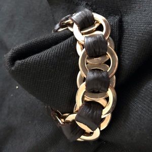 BRAVE LEATHER BAND WITH GOLD RINGS
